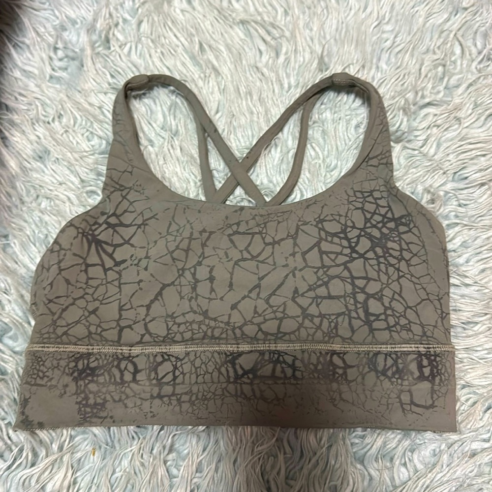 Lululemon Sports Bra. Gray and charcoal Sz 6, fits like a 4.